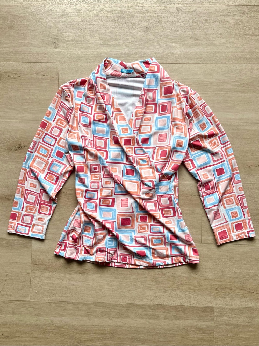 J. McLaughlin Catalina Cloth size M Coral, Blue, White Geometric Blouse